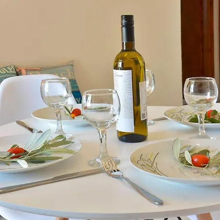 Ariadni House *
